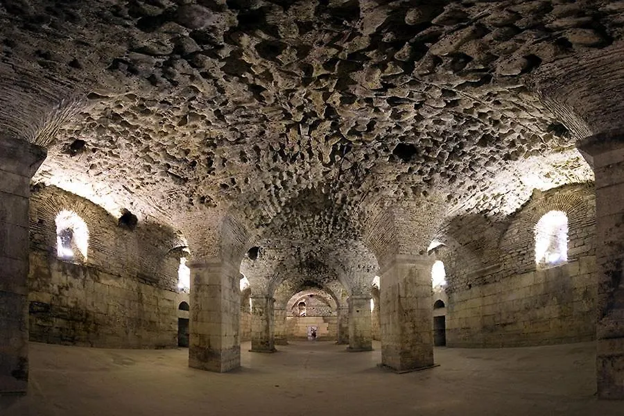 Luxury Apartment In Ancient City Split