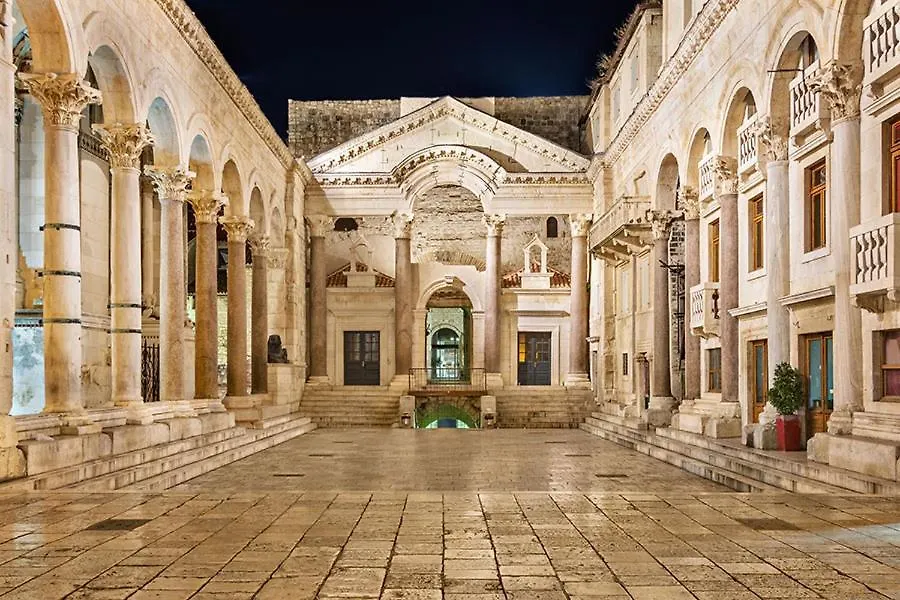 Luxury Apartment In Ancient City Split