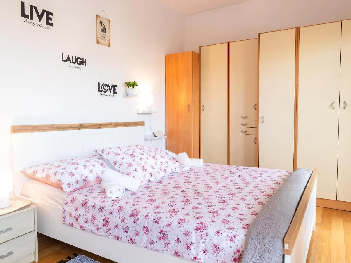 Luxury Apartment In Ancient City Split